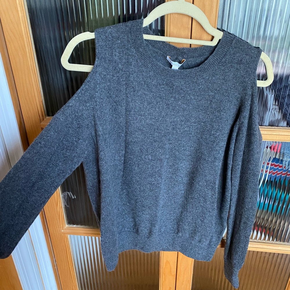 MINNIE ROSE Top with Shoulder Cutouts- Gray: XS